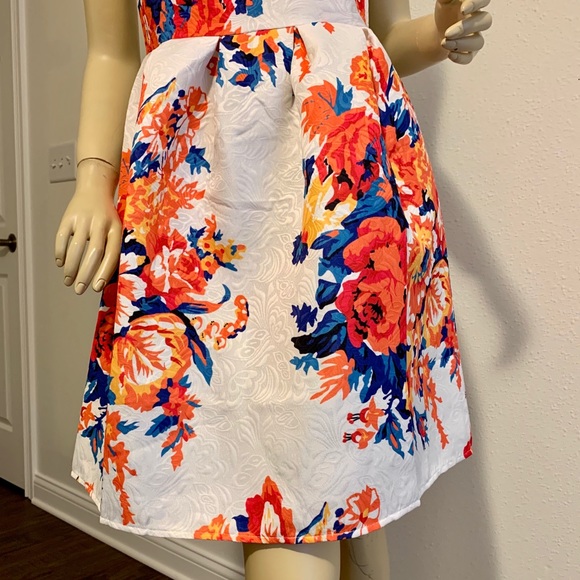 Floral dress NWT size S - Picture 4 of 13